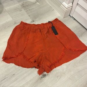 Blank NYC NWT fringes with Pockets Shorts in 100% Cotton.